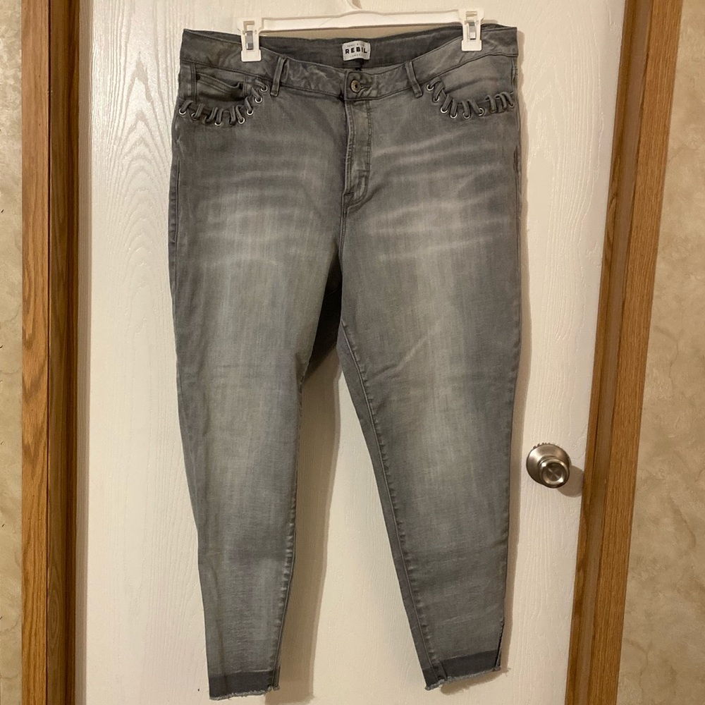 Rebel Wilson “the rocker” jeans